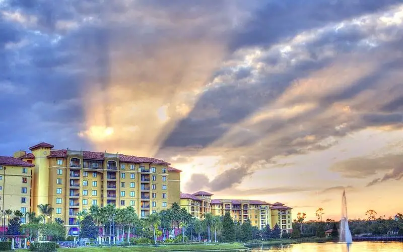 Best Neighborhoods in Orlando - frorlando florida hotel water image kycg3olt edited