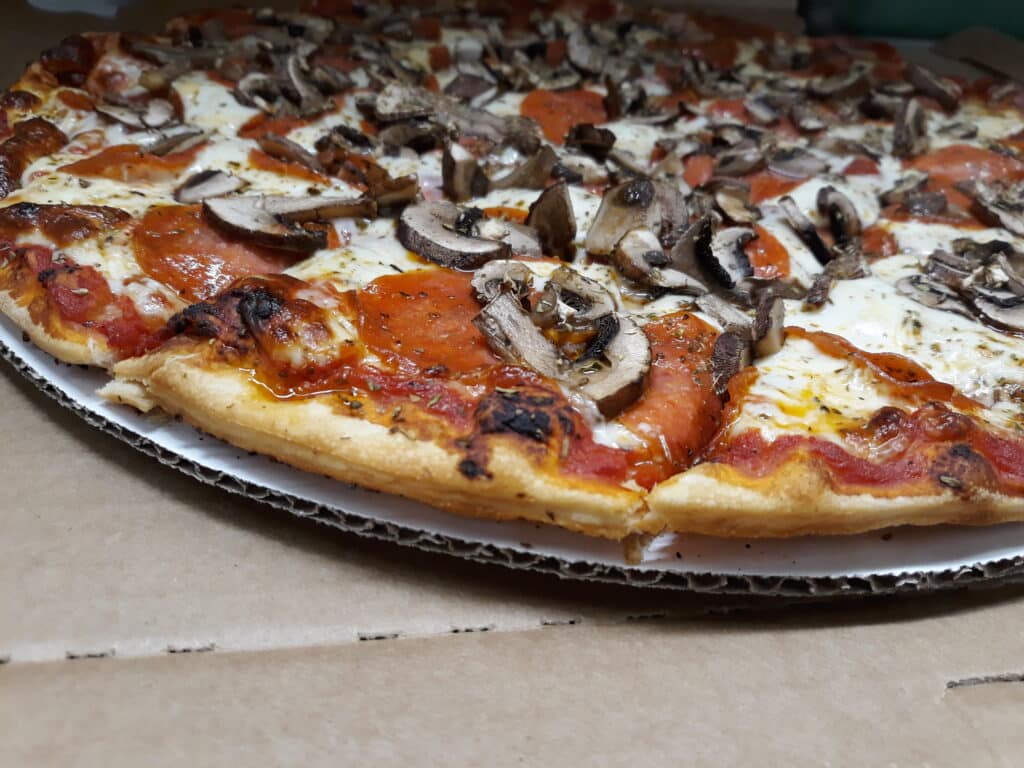 Best Neighborhoods in Orlando - Brads Underground Pizzeria