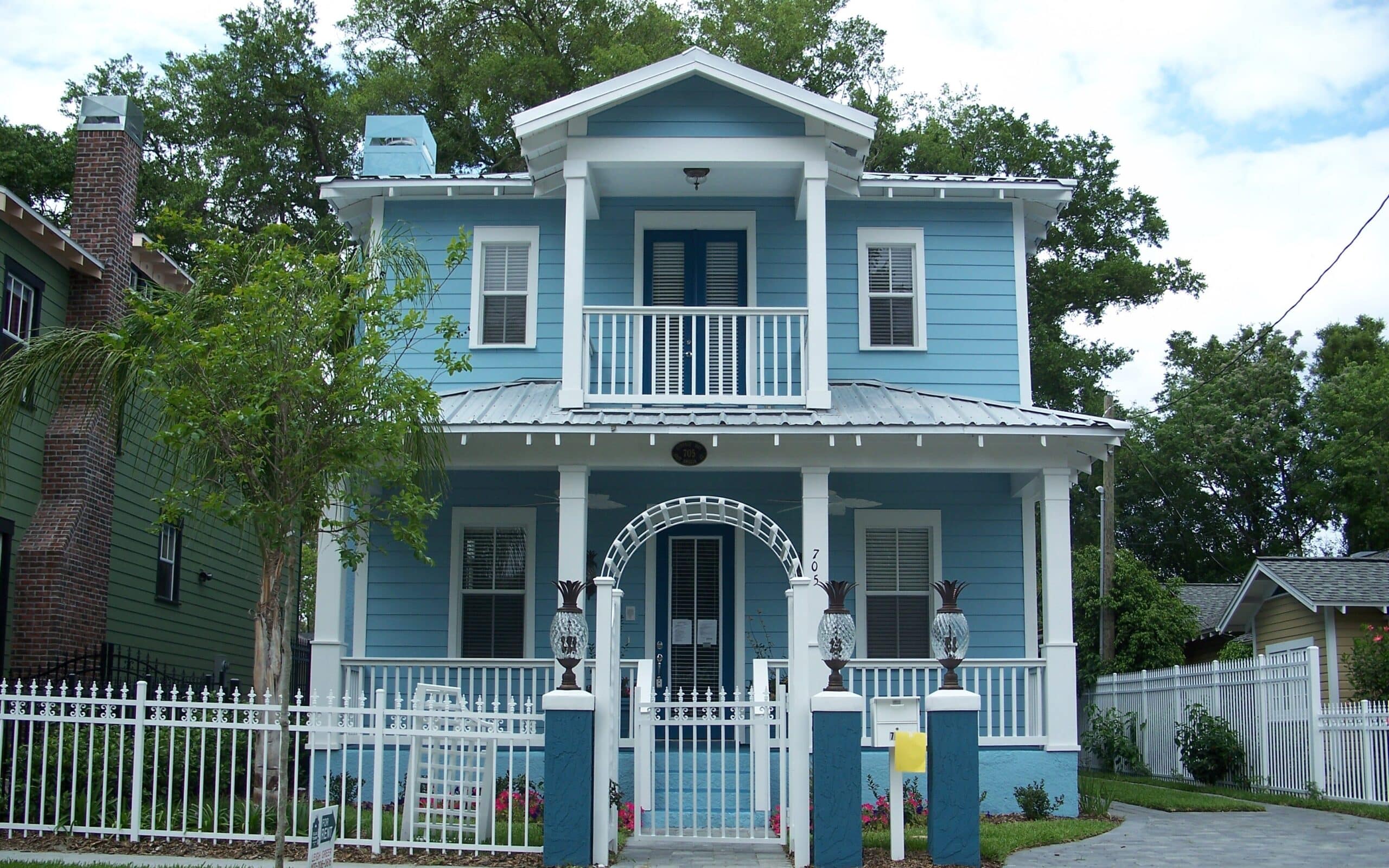 Best Neighborhoods in Orlando - Orlando Lake Eola Heights house edited scaled